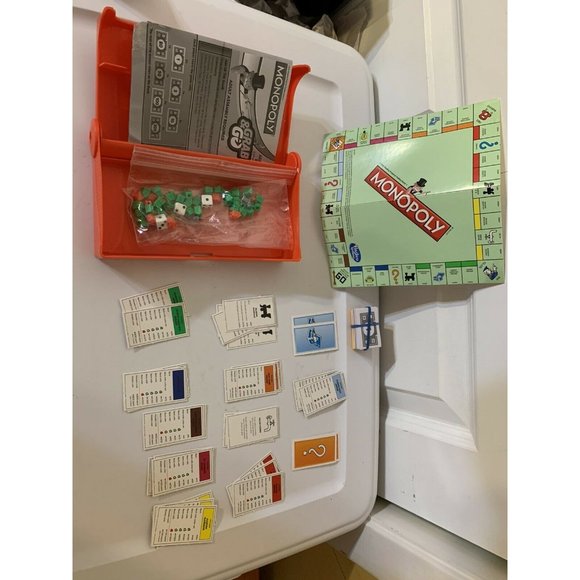HASBRO MINI Grab N Go EDITION MONOPOLY With CARRYING‎ CASE - Picture 3 of 6
